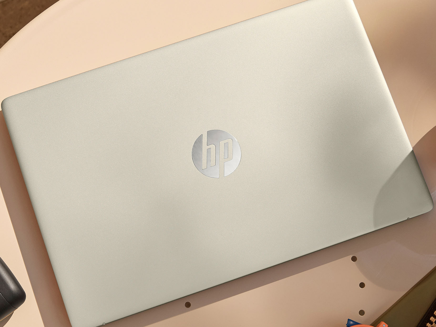 Galeri HP 14 inch Laptop 14s-dq3145TU, Gold